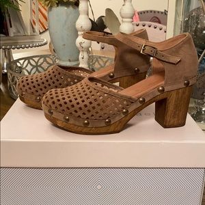 Eric Michael Sandals